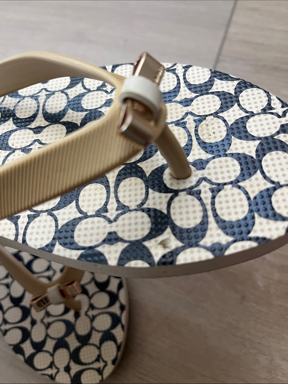 Coach Amel Signature C Flip Flops - Picture 7 of 8
